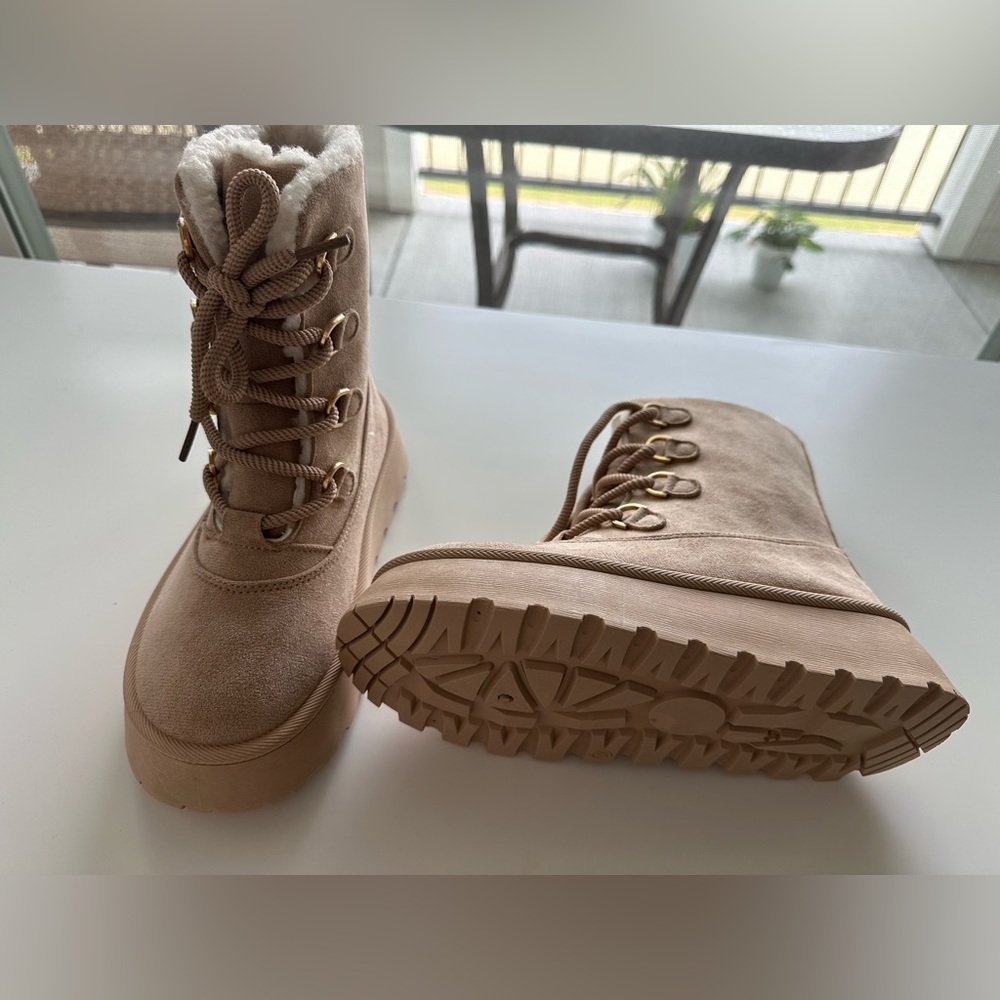 Stylish Women’s Boots, Size 6/6.5, Lace-Up, High Sole, Tan Color. + FREE GIFT!